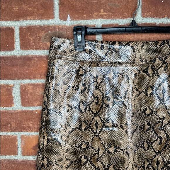 Blank NYC faux leather snakeskin mini skirt - Picture 5 of 7